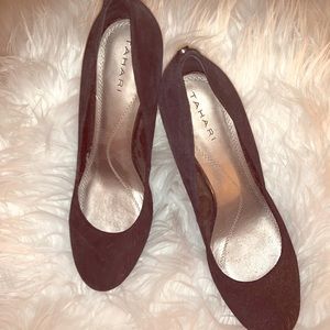 Tahari Women’s black heels